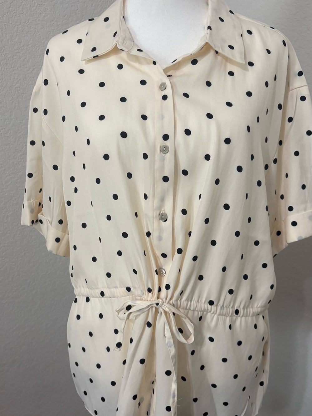 Polka Dot Feminine Top with Tie Waist